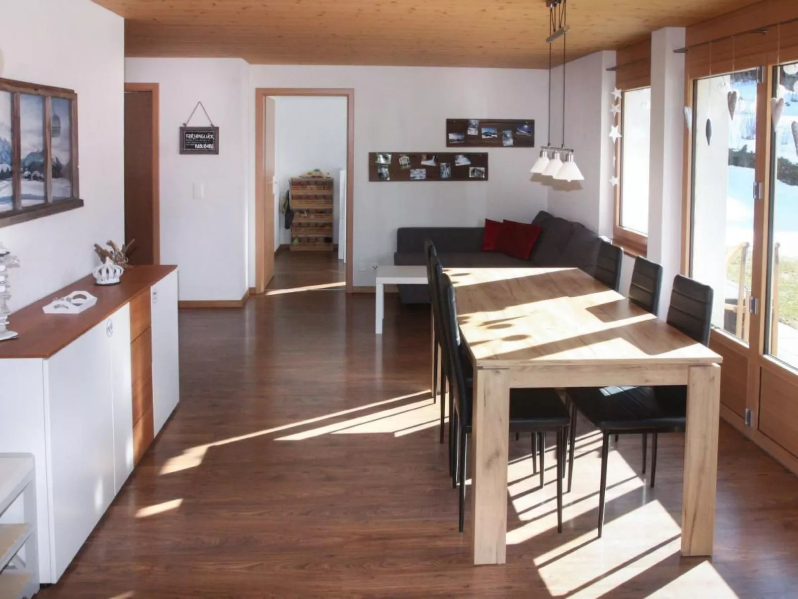 Mit Bergblick-Drinnen