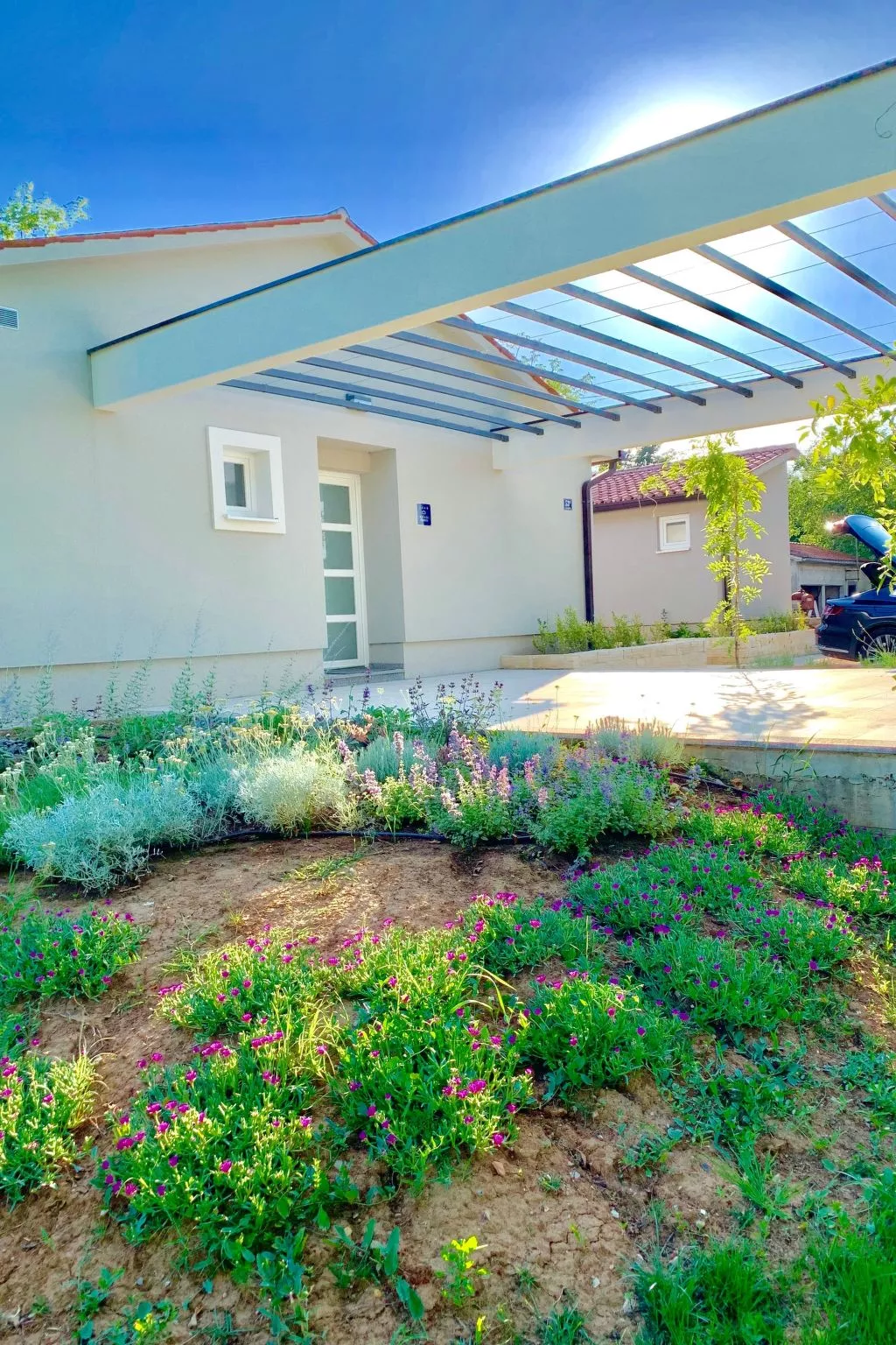 Charmante Villa mit gepflegtem Garten und beheiztem Pool-Outside