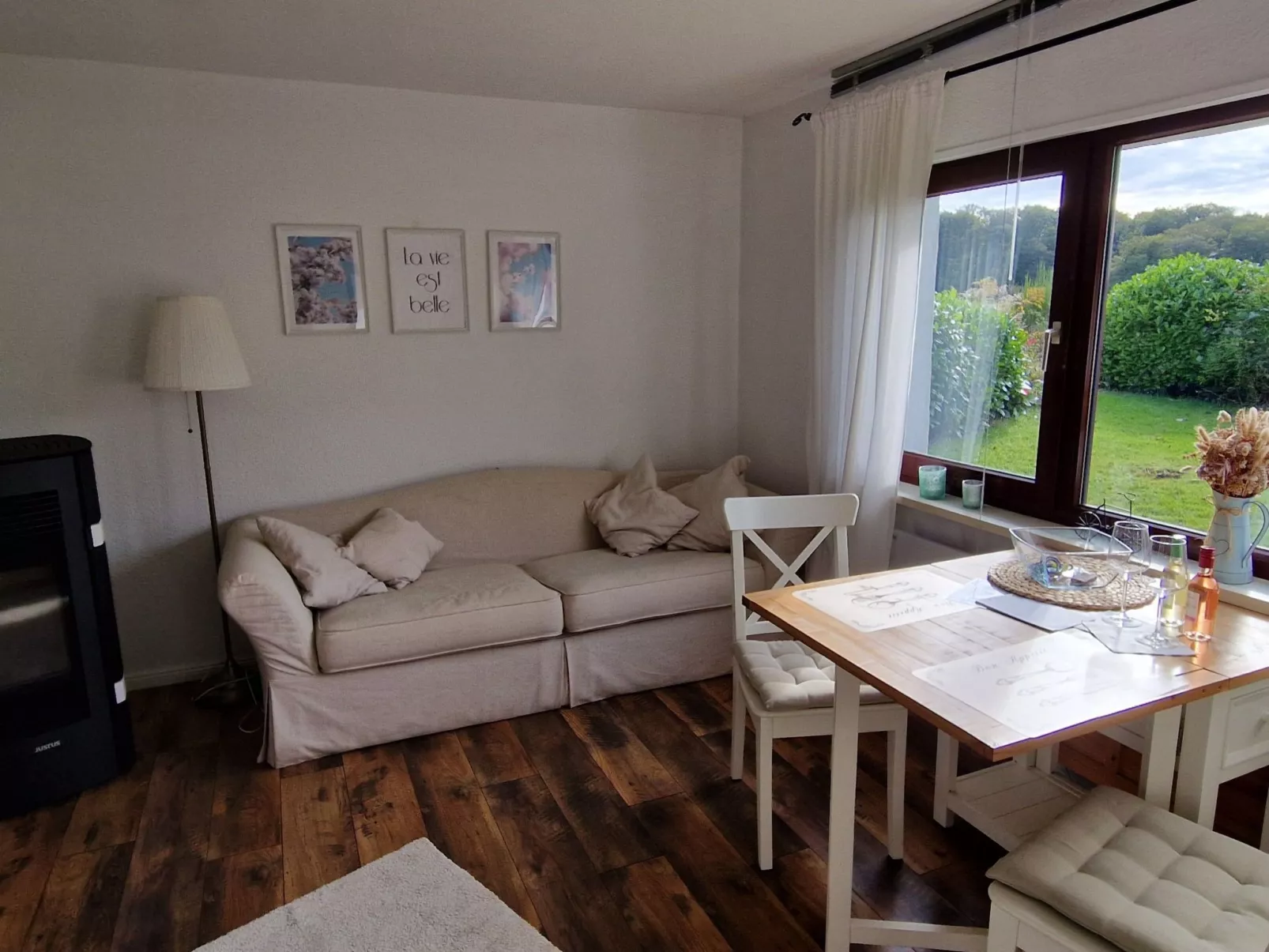 Kleiner Eifeltraum-Drinnen