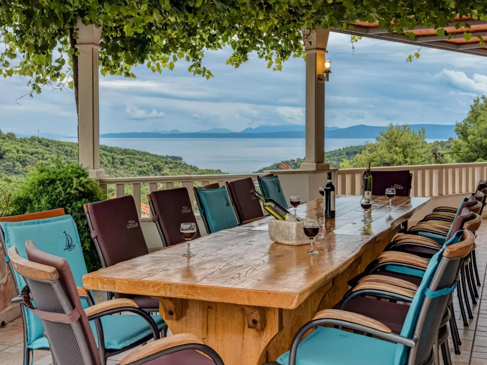 Ferienvilla "Lucian" mit Blick auf das Wasser-Draußen