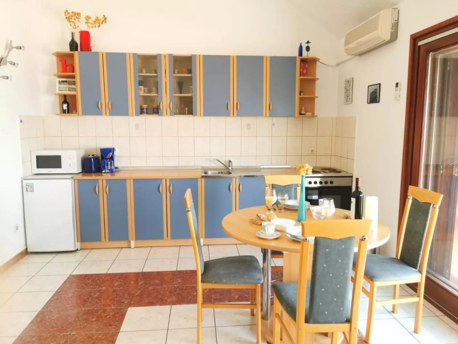 Für 3 Personen  + 1 Kind ca. 55 m&sup2; in Bol, Adriaküste Kroatien (Kroatische-Drinnen