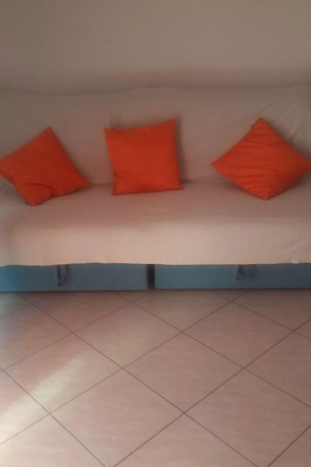 "Apartment Mate 3"-Drinnen