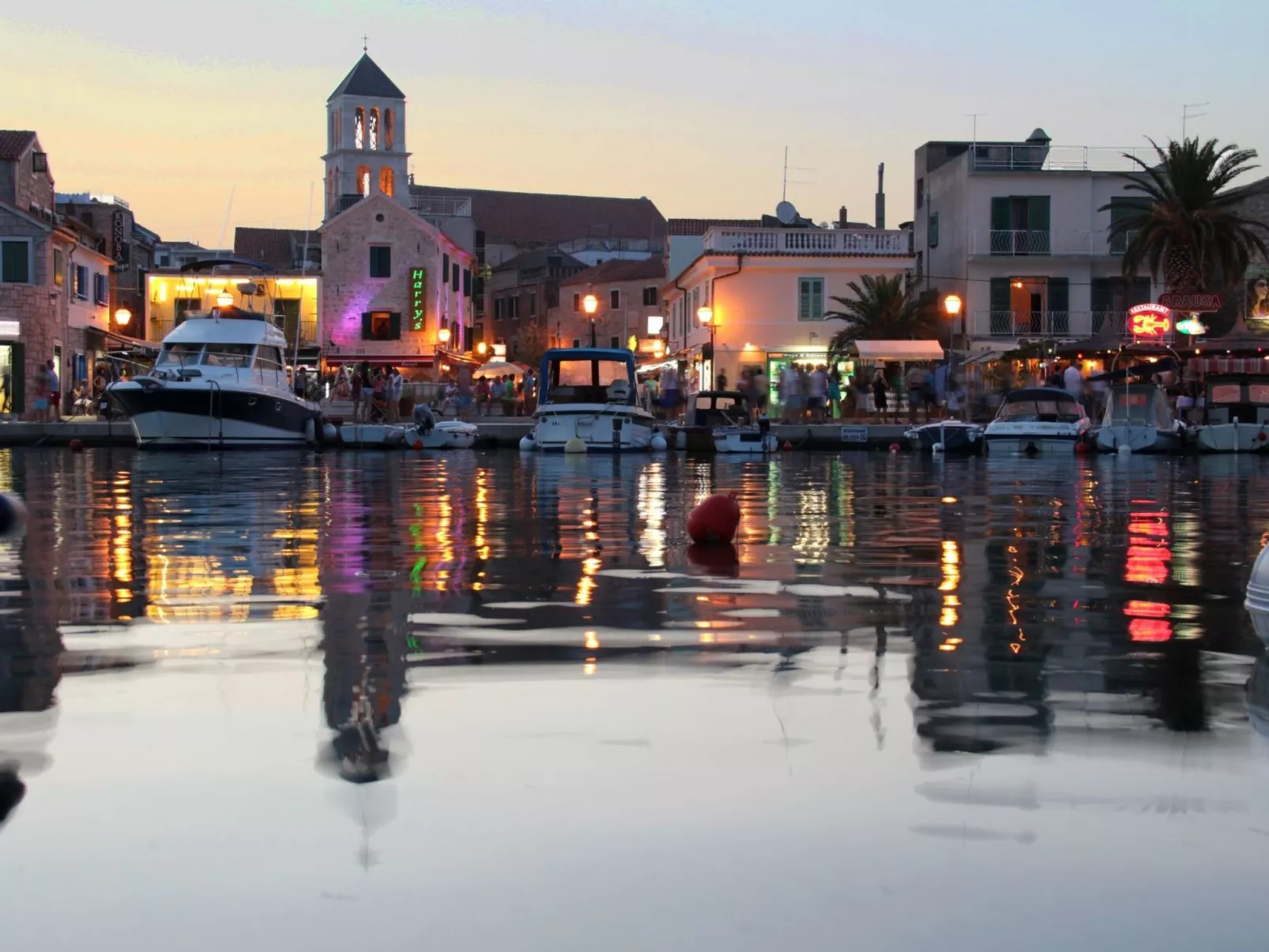 Villa Montini mit Pool und Meerblick-Outside