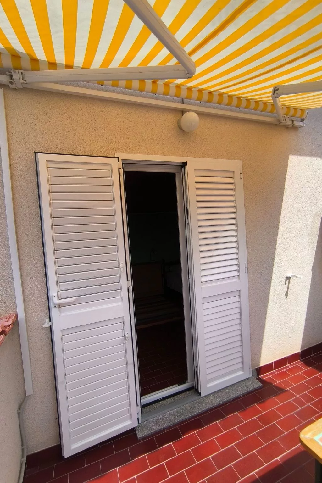 Für 3 Personen  + 1 Kind ca. 68 m&sup2; in Žaboric, Dalmatien (Gespanschaft Sib-Dedans