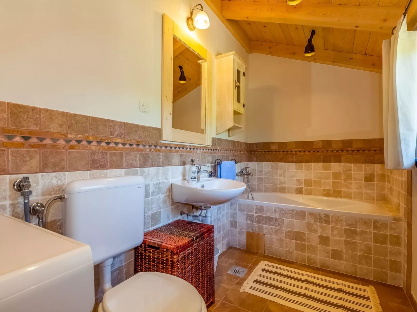 Ferienvilla mit Blick auf das Wasser-Drinnen