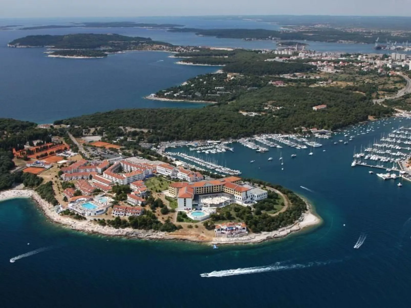 "Jela" mit Terrasse-Outside