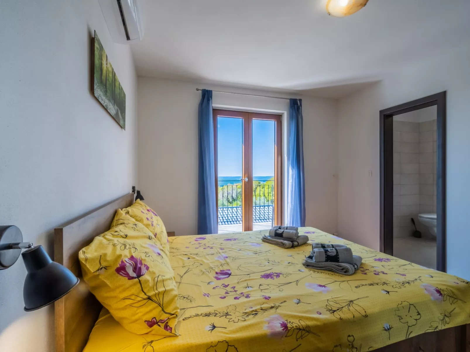 Elegantes Escape mit Pool und Panoramablick-Dedans