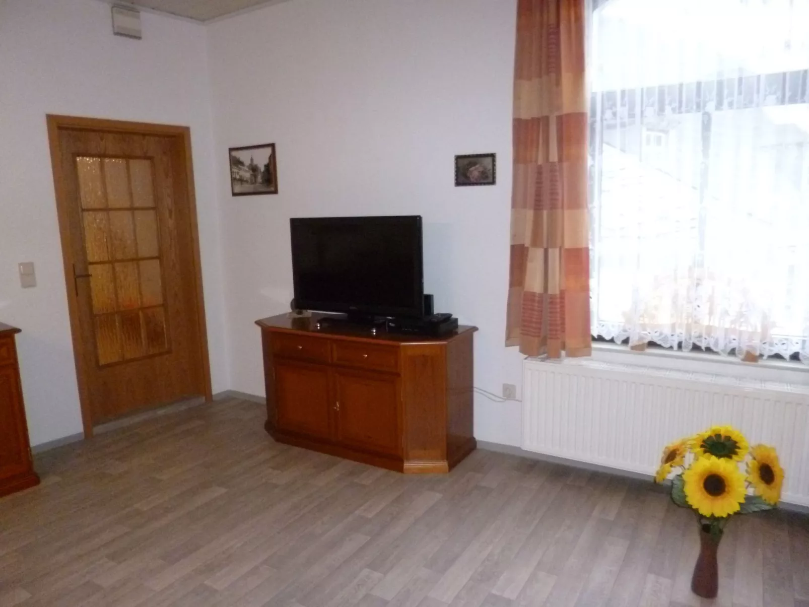 Im Vierseitenhof-Drinnen