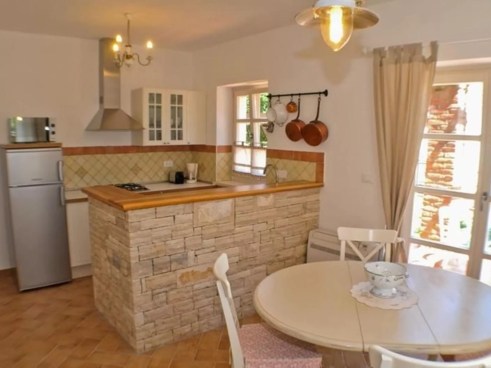 Großzügiges Ferienhaus mit Pool und Sonnenterrasse-Inside