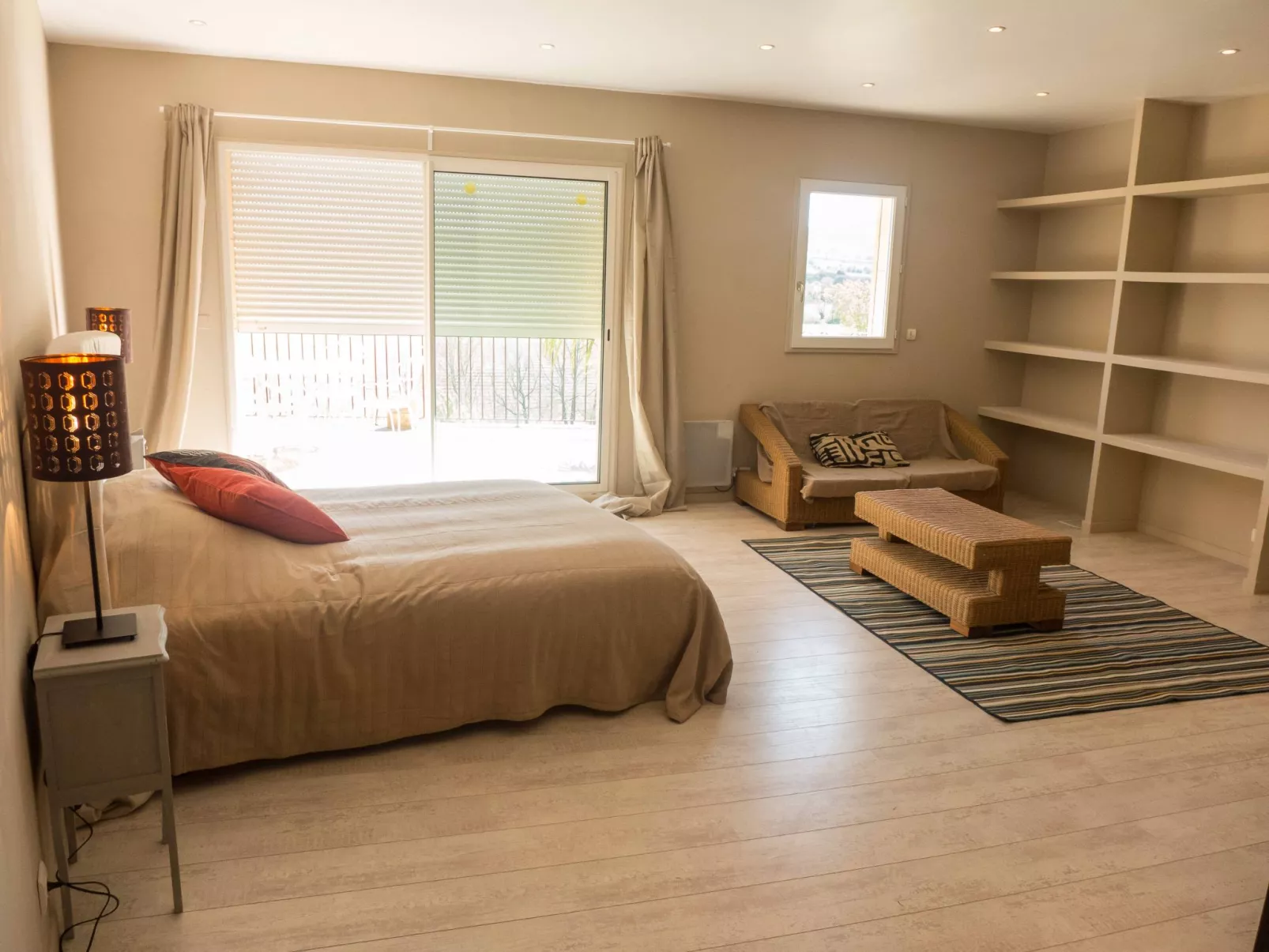 Villa mit Garten, Grill und Terrasse-Drinnen