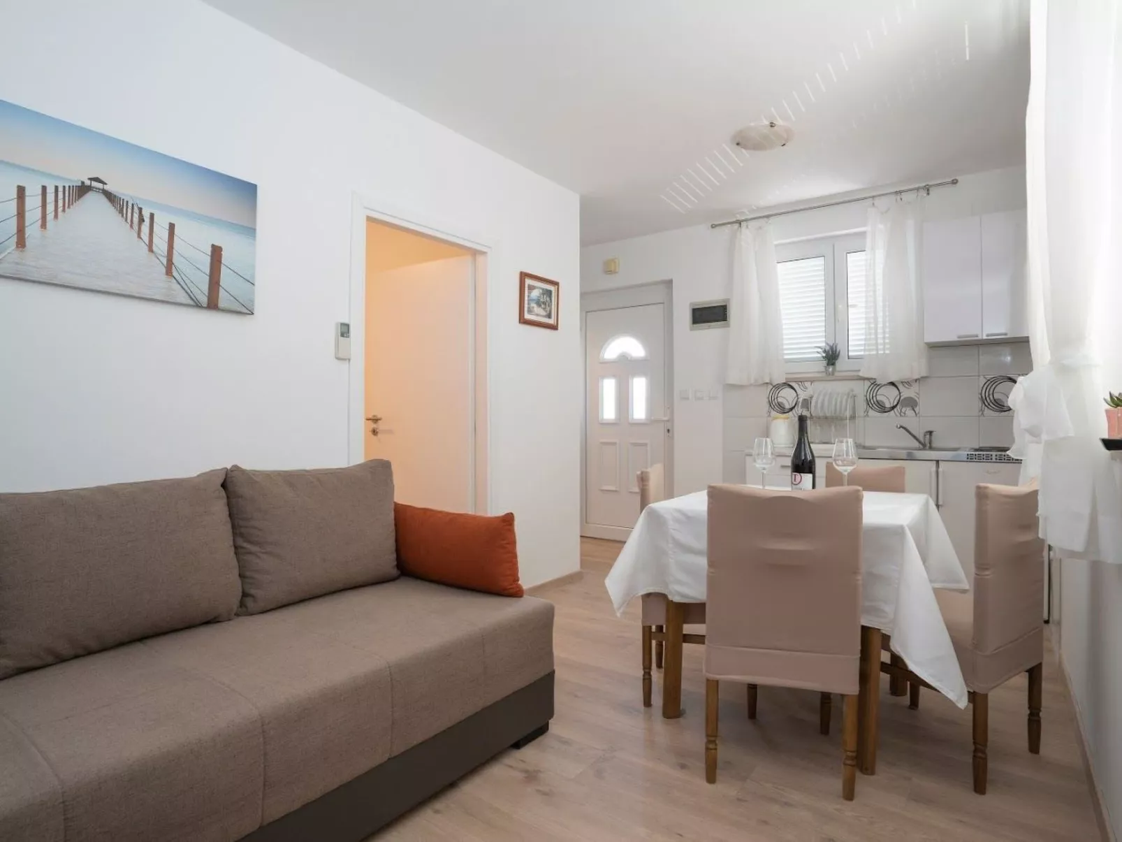 Angenehmes Apartment in Sveti Filip I Jakov mit privatem Parkplatz-Dedans