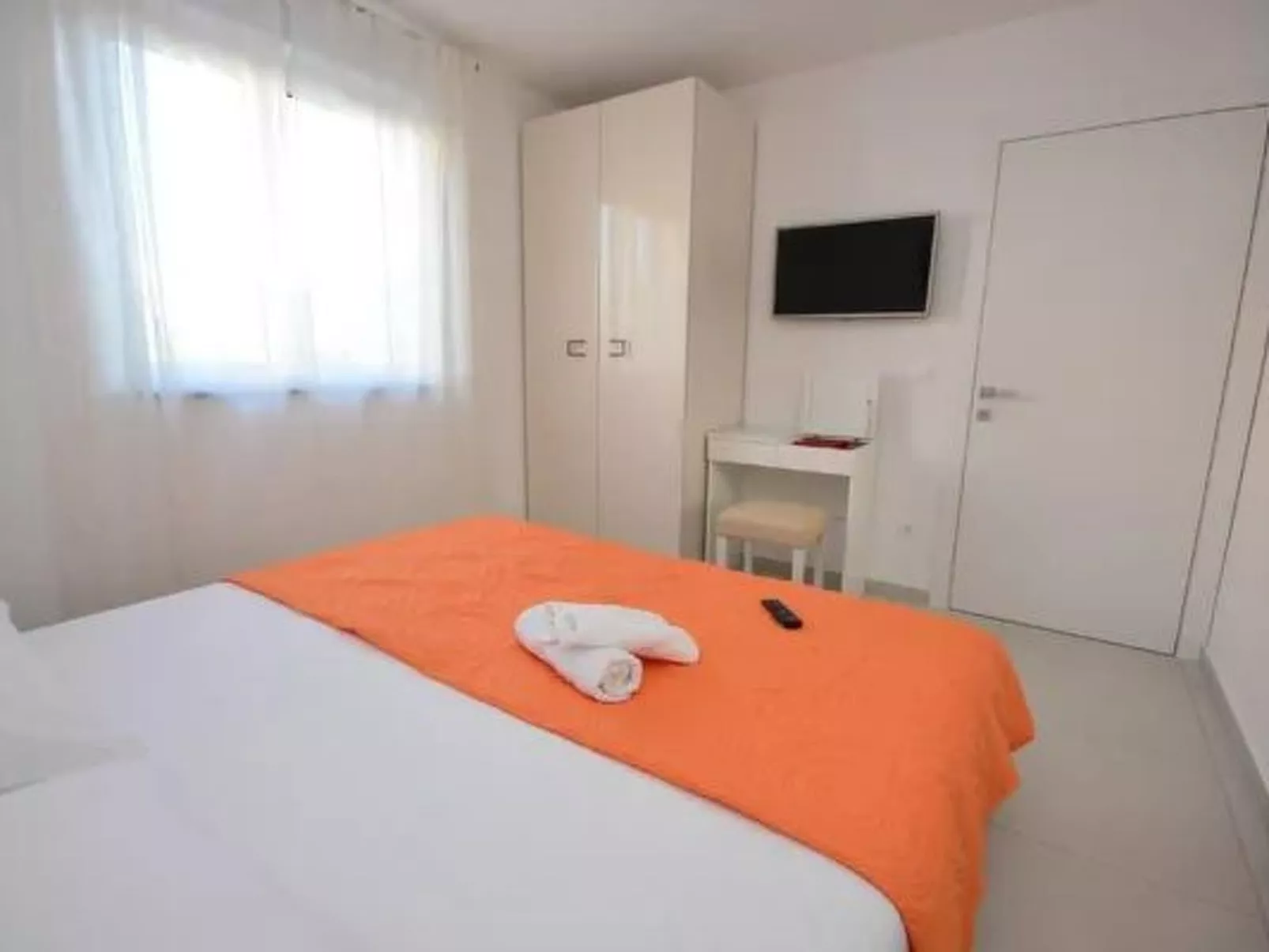 1 mit Schwimmbad und Garten-Drinnen