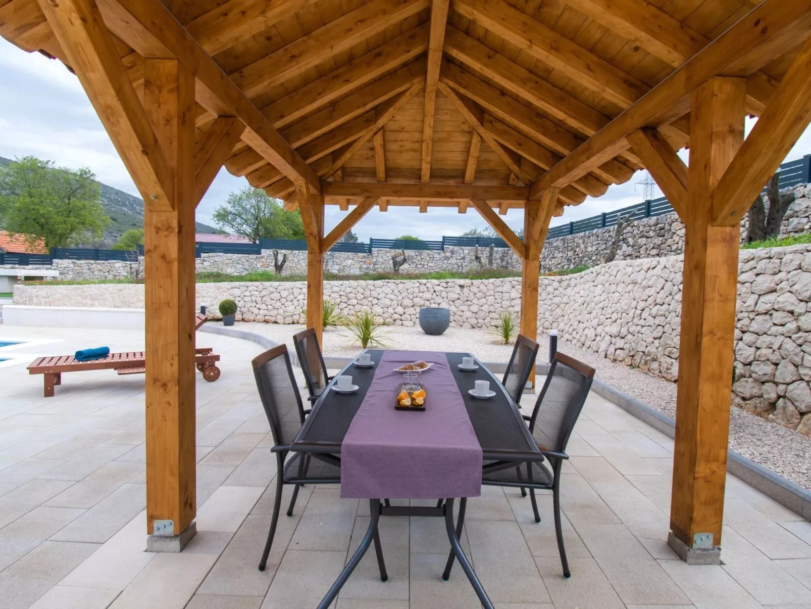 Villa Natura Piedra bei Sibenik-Drinnen