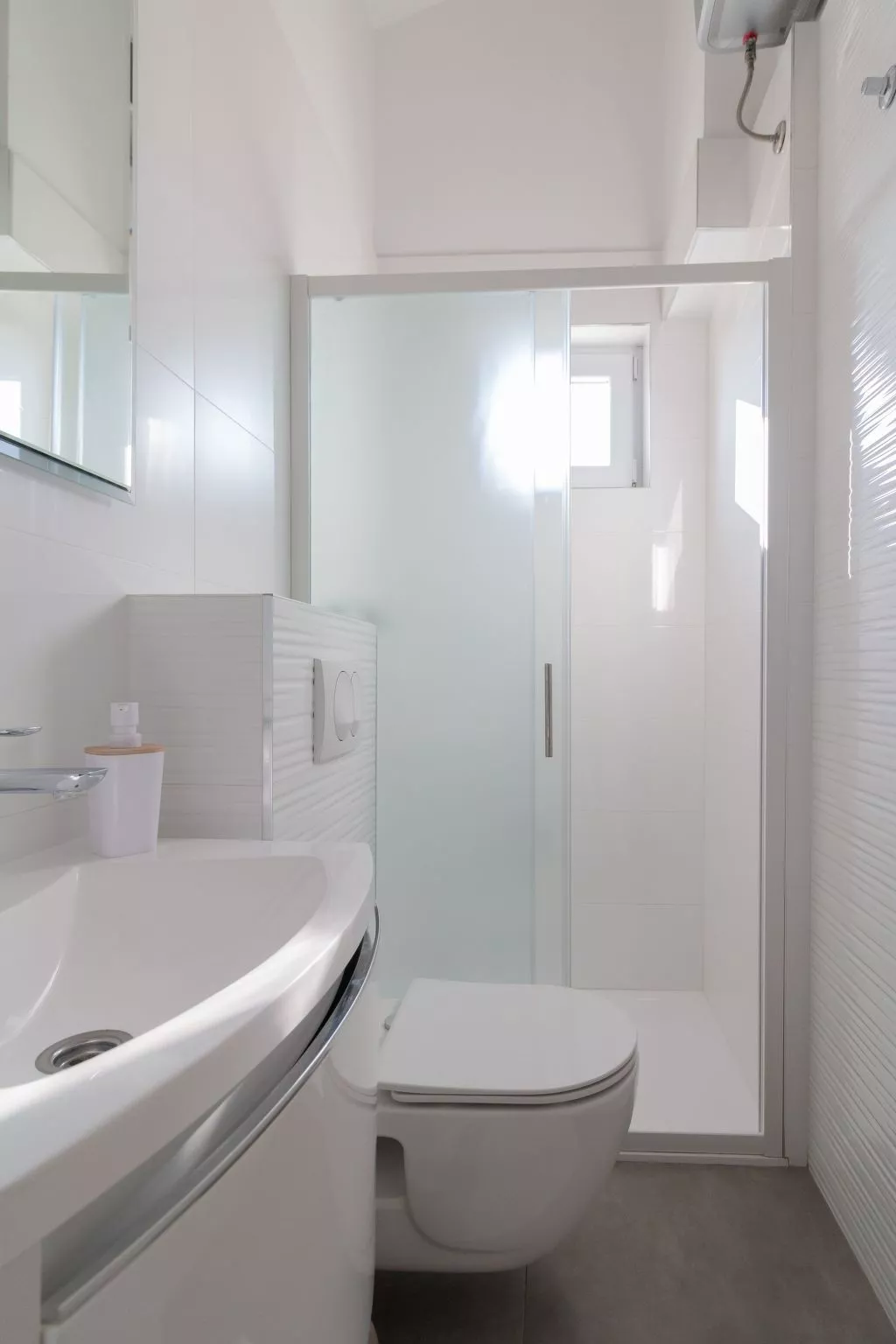 Wohnung mit Blick auf das Wasser-Drinnen