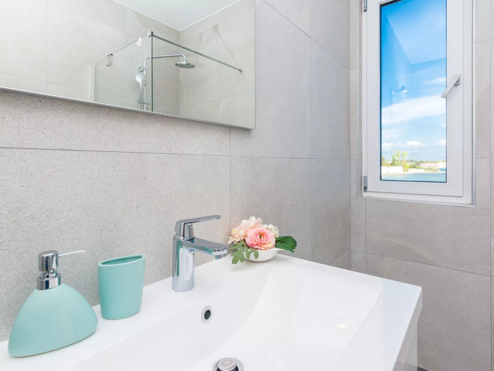 Strandvilla "Miri Olive" mit beheiztem Pool-Drinnen