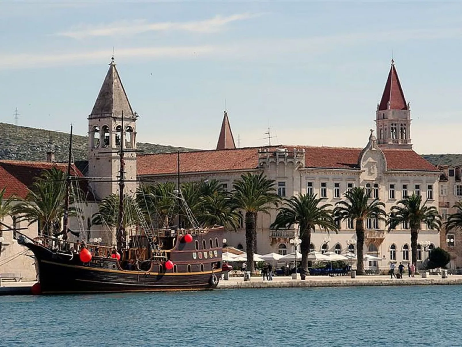Klimatisierte Ferienwohnung in Okrug Gornji mit Gepflegtem Garten und Seeblick-Outside