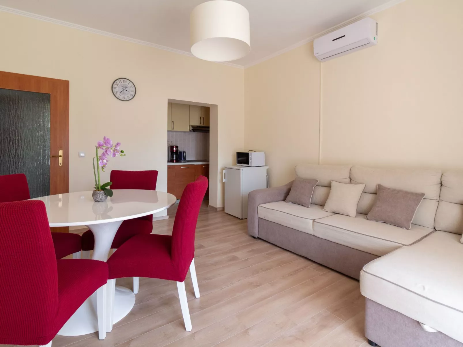 Wohnung mit Blick auf das Wasser-Image-tags.info