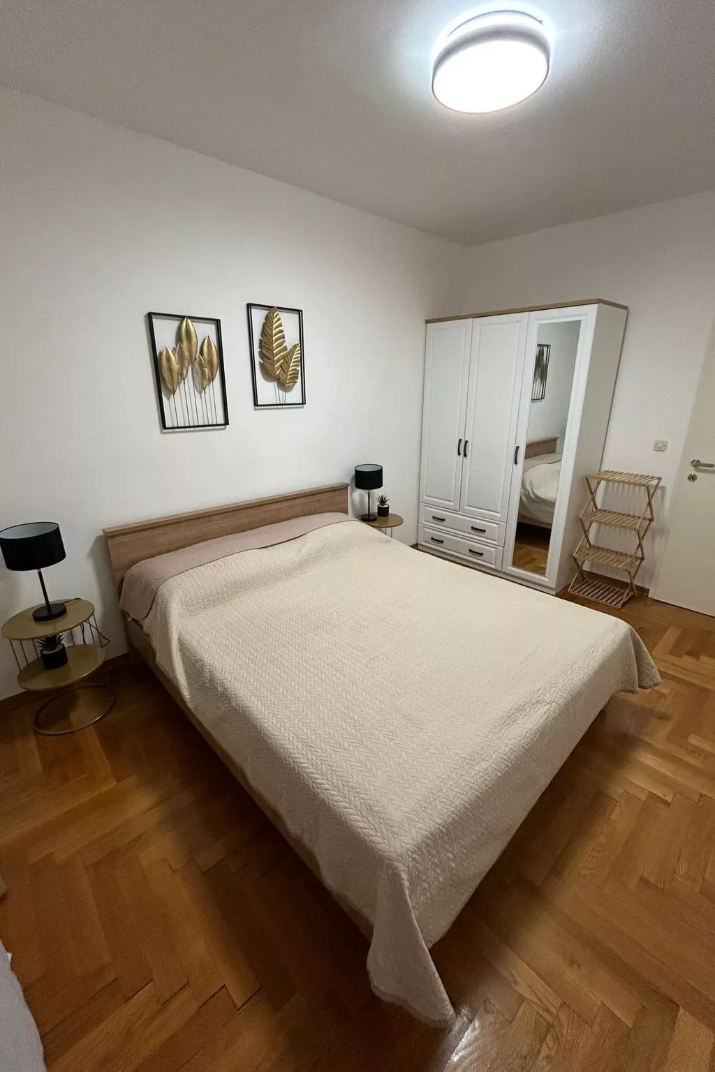 "Adele A1 erste Katze"-Drinnen