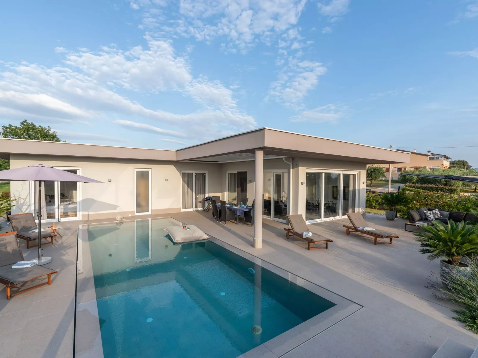 Villa Serena-Draußen