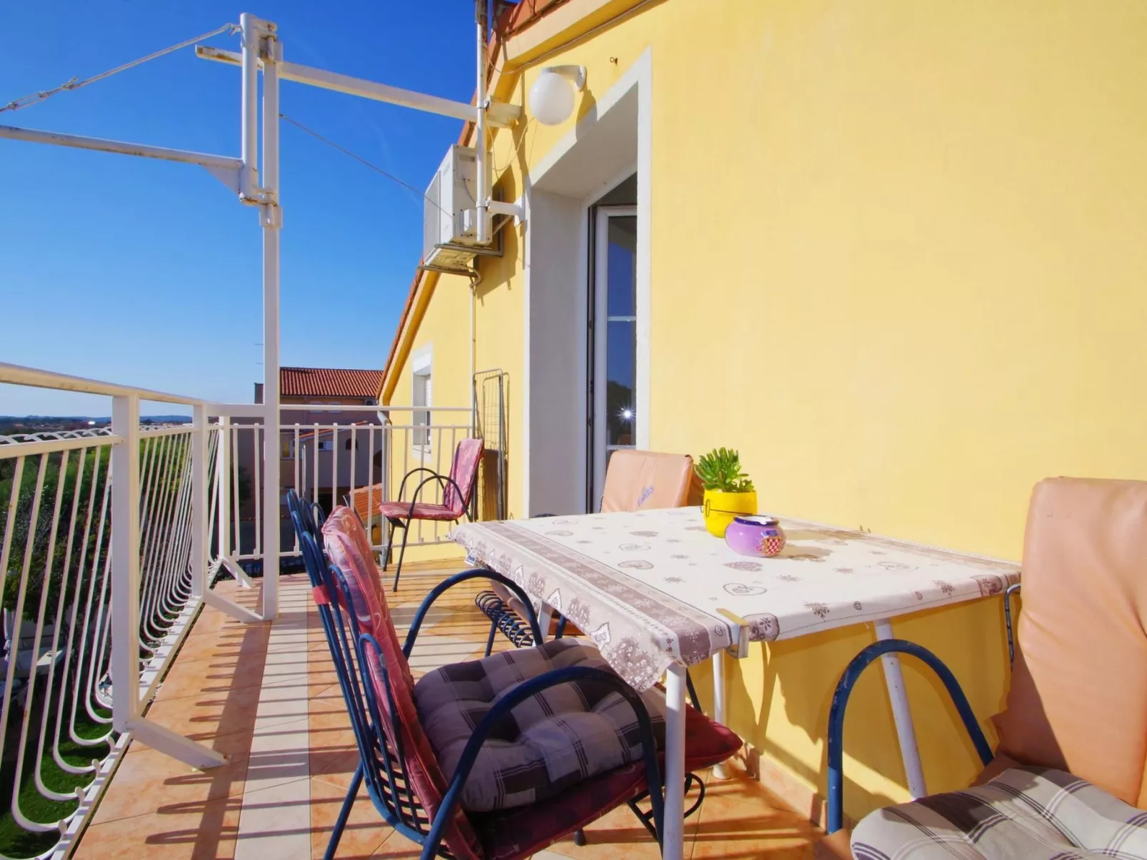 "Krešo" mit Balkon-Draußen