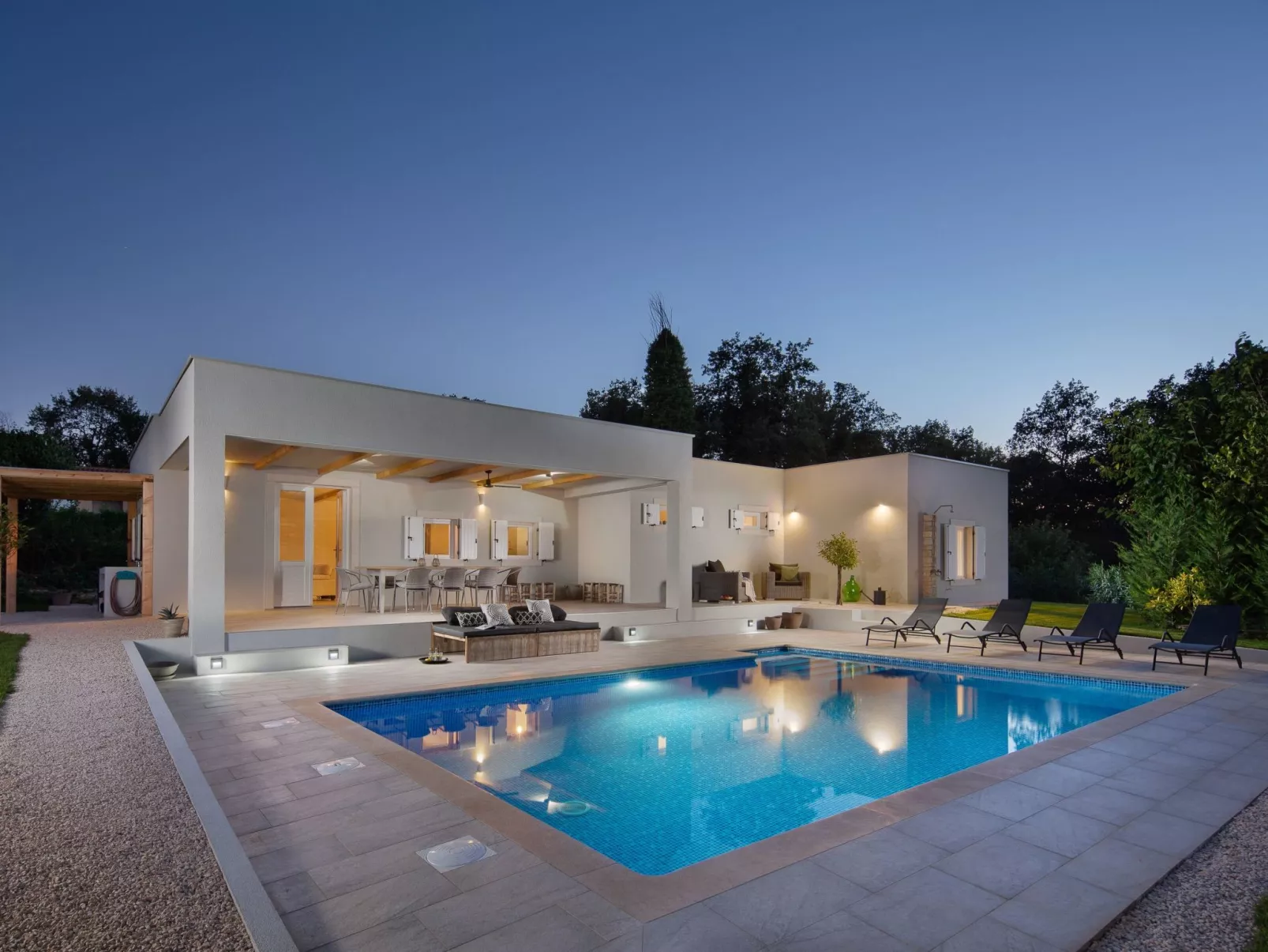 Mit eigenem Pool-Dedans