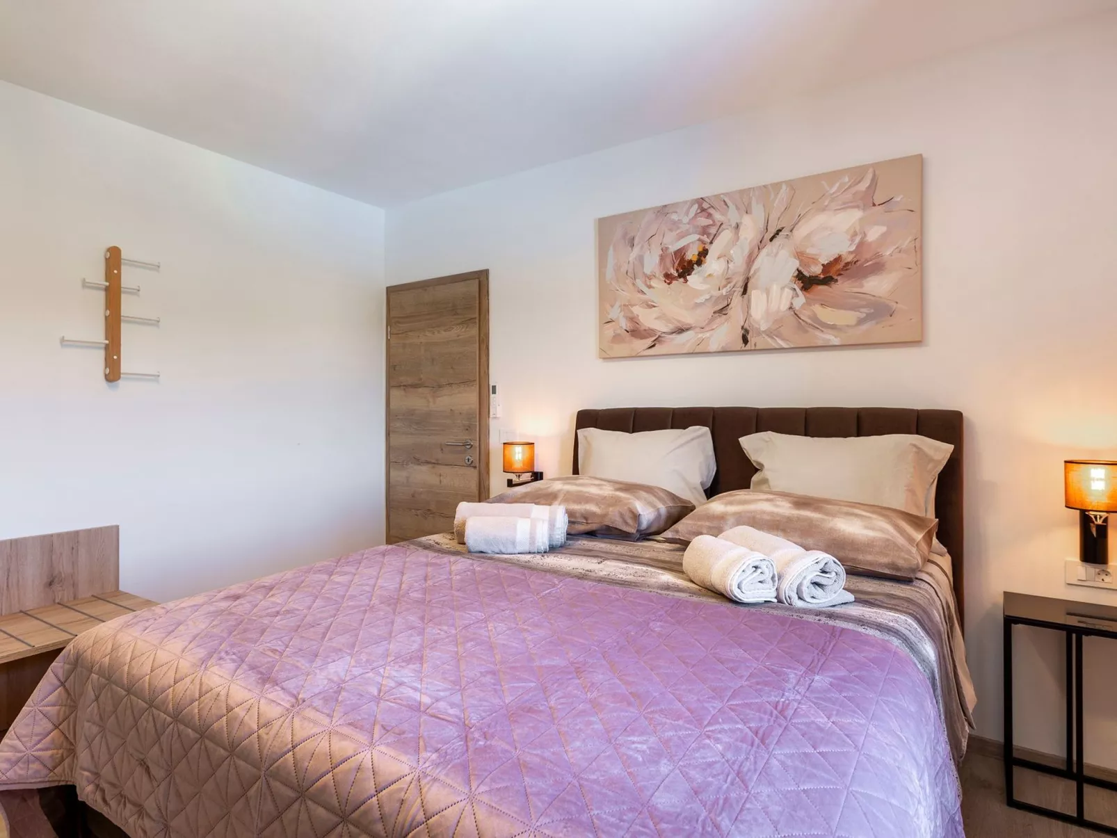 "Luxuriöse App. mit Pool"-Drinnen