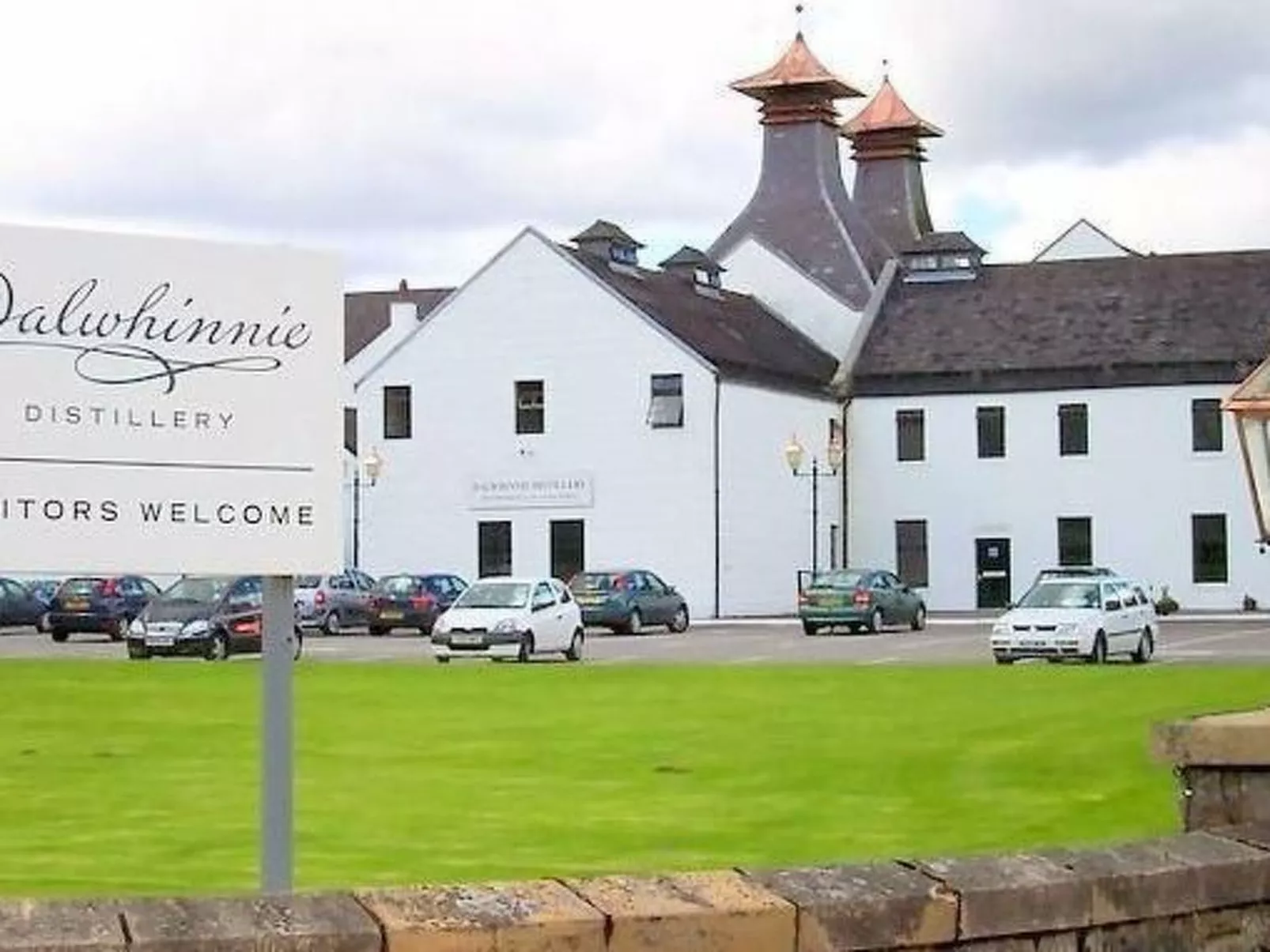 Großes, schottisches Landhaus an der Whiskystraße-Draußen