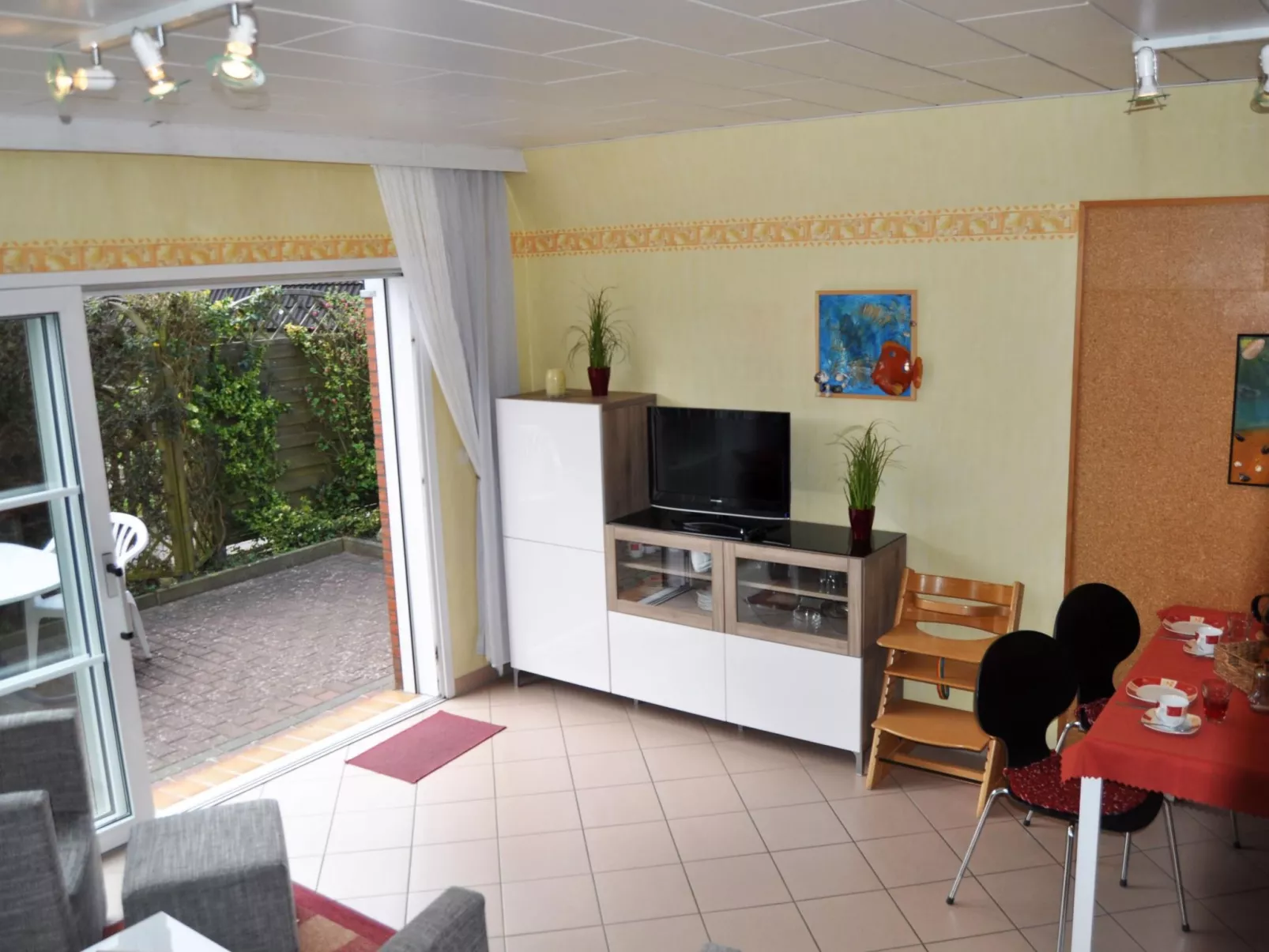 Sonniges Ferienhaus hinter dem Deich-Dedans