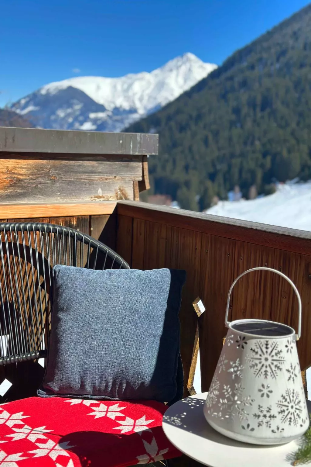 Blue Alpine Lodge-Draußen