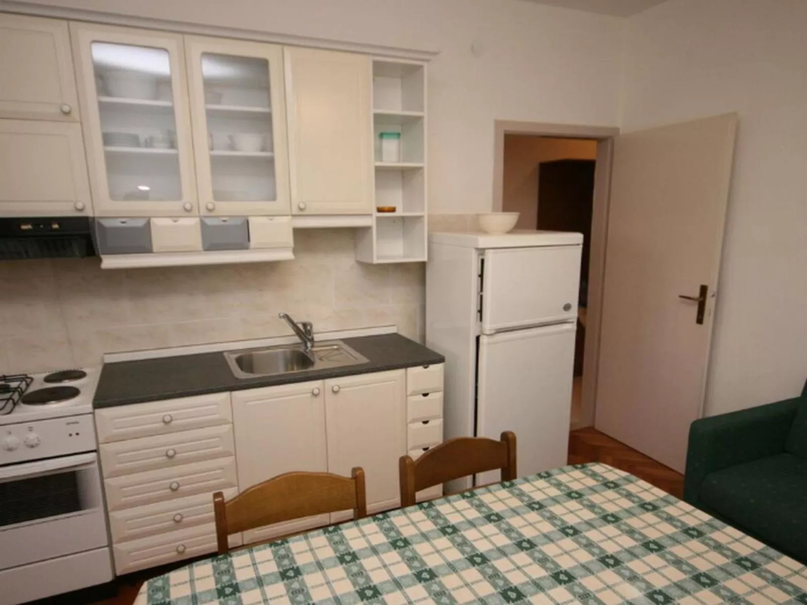 Wohnung "Blažević 2" direkt am Strand-Inside