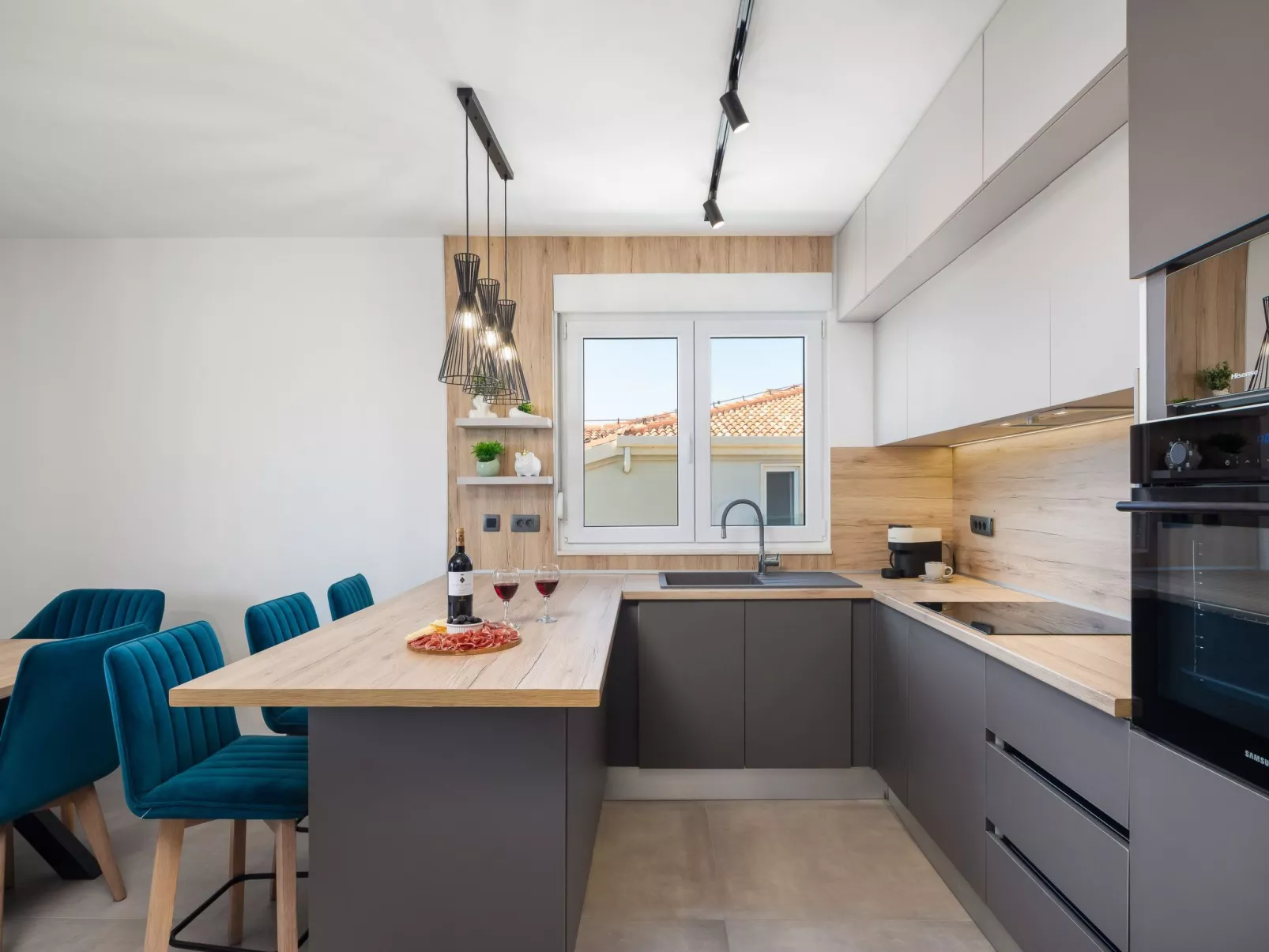 Supreme Penthouse-Inside