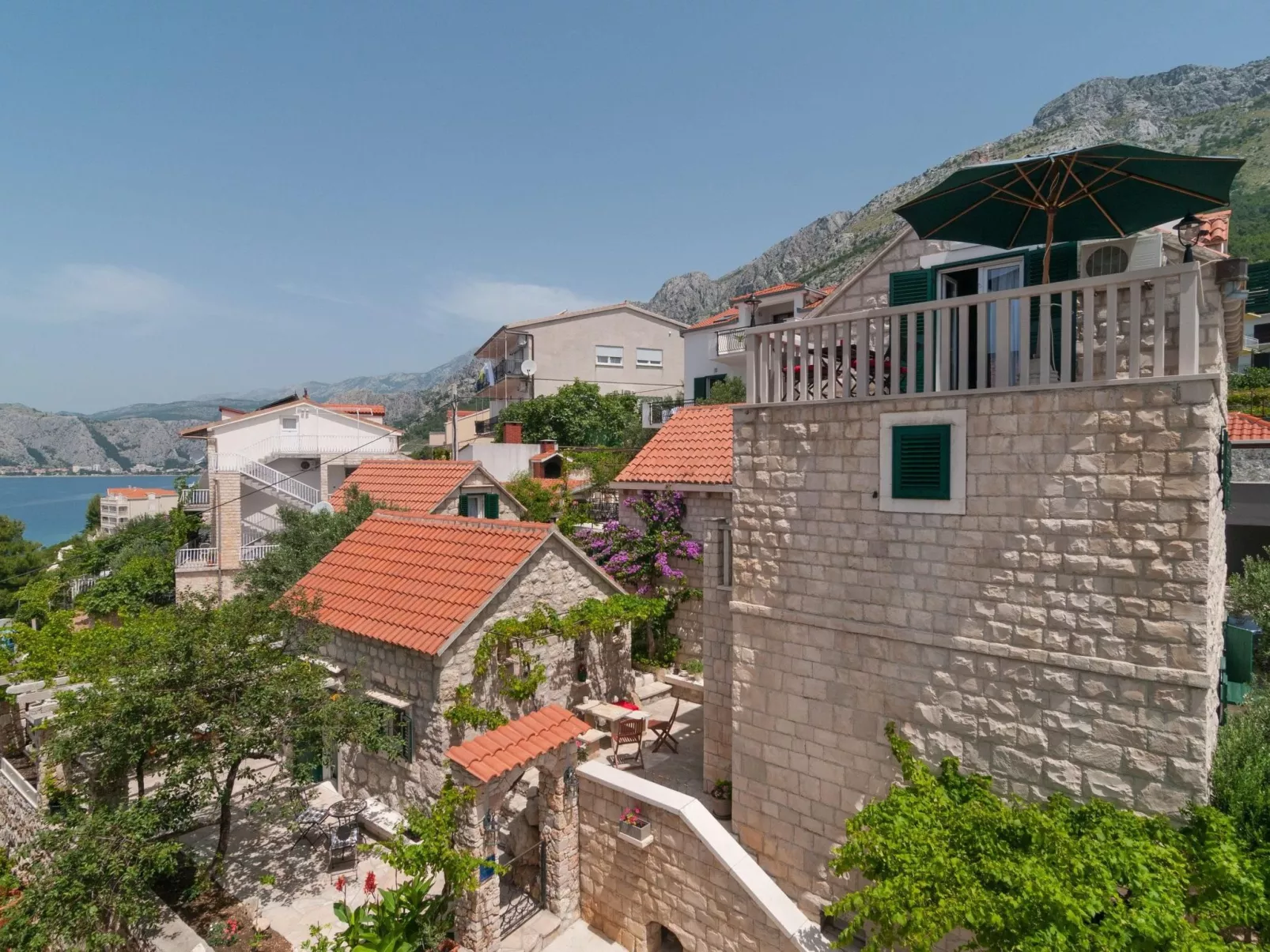 Große Ferienwohnung in Omiš mit Privatem Balkon-Drinnen