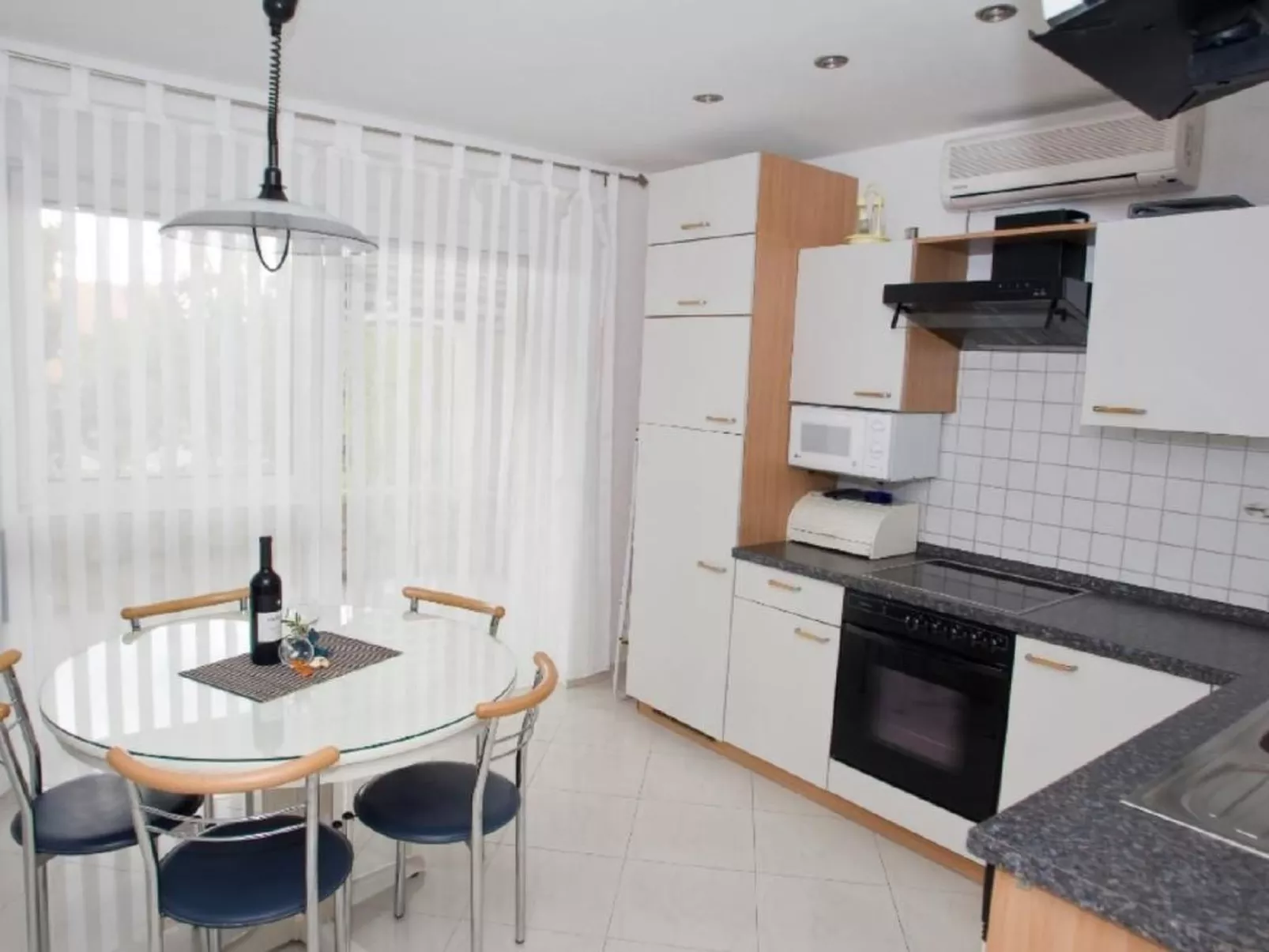 In Dramalj mit Terrasse-Drinnen