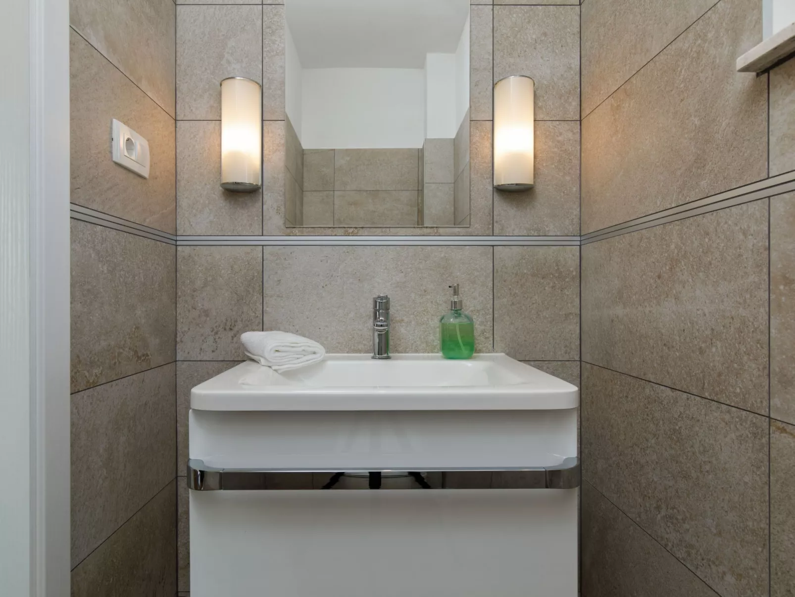 "Villa Anadea" mit Whirlpool-Drinnen