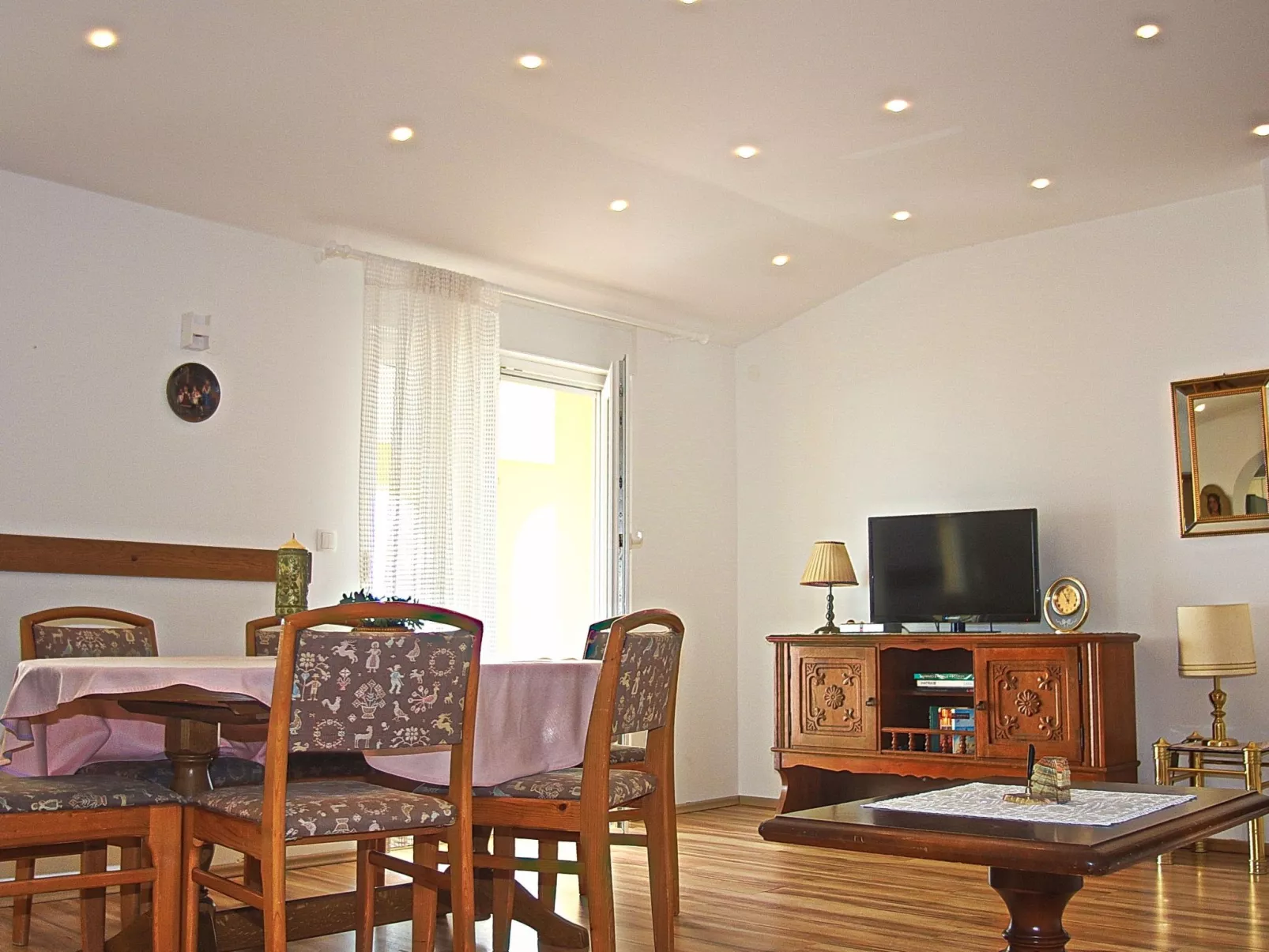 Haus La Dostana-Inside