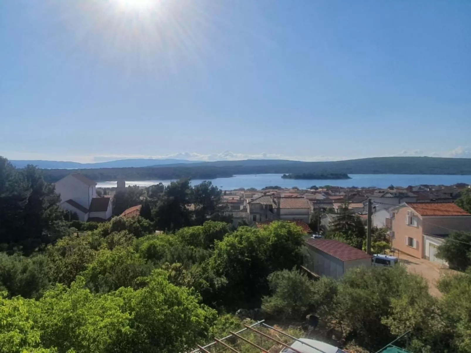 "Nikica" mit Blick auf das Meer-Inside
