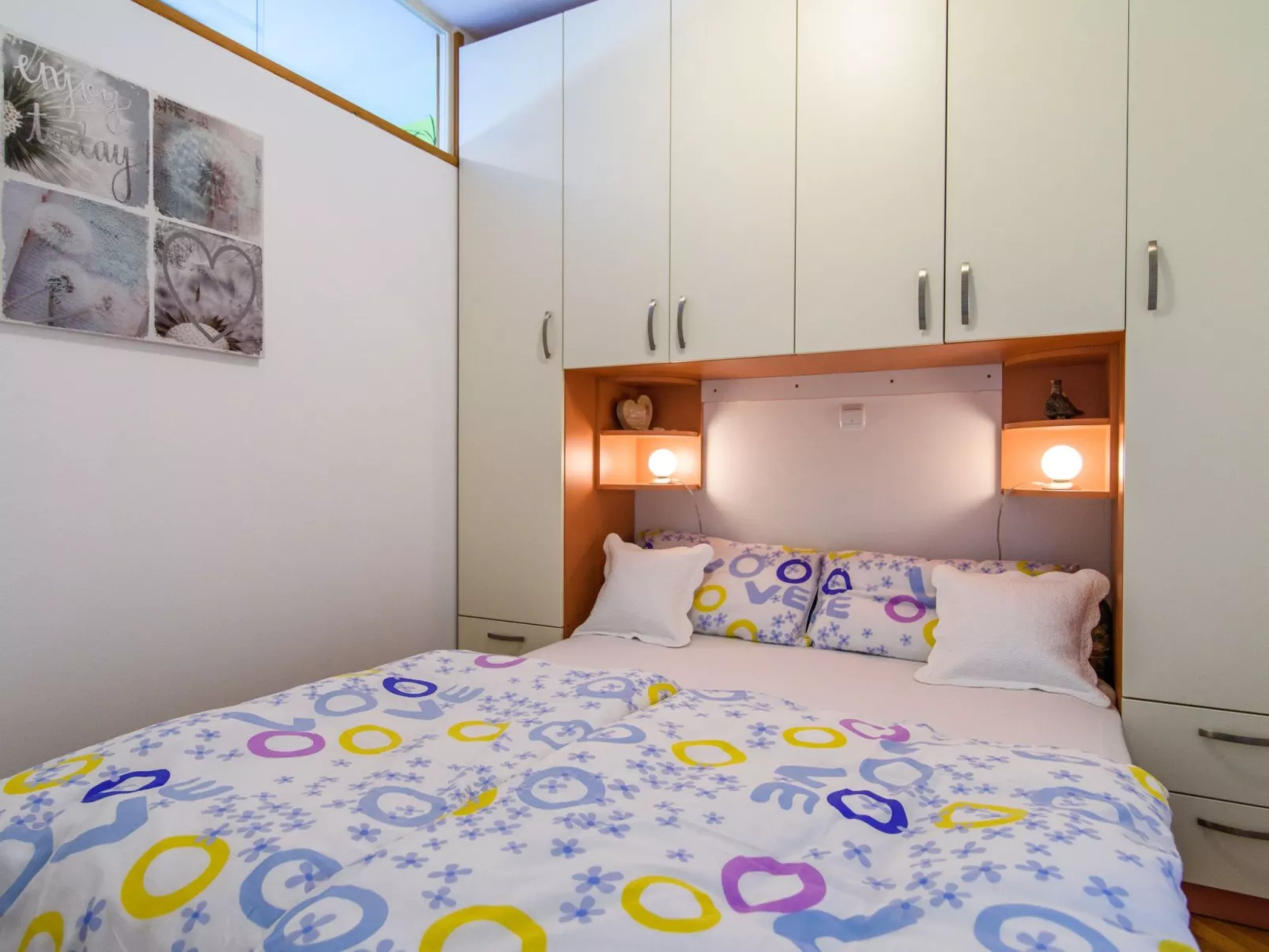 Wohnung mit Blick auf das Wasser-Inside