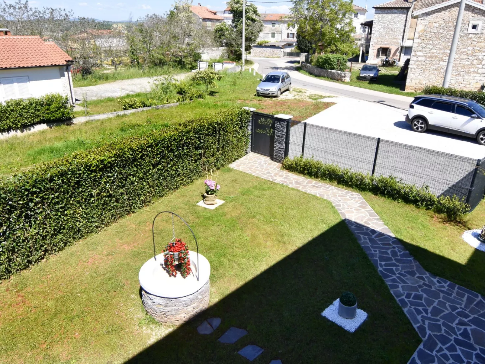 Apartment 2 in einer neuen Villa mit Pool in ruhiger Lage-Inside