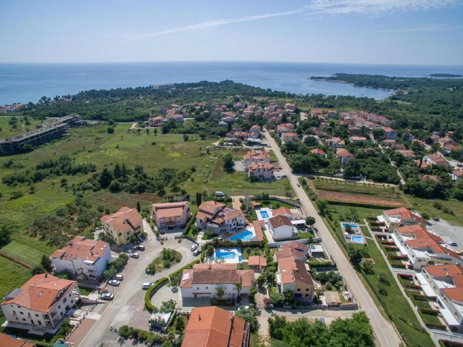 Paradiso 1 mit Pool-Dehors