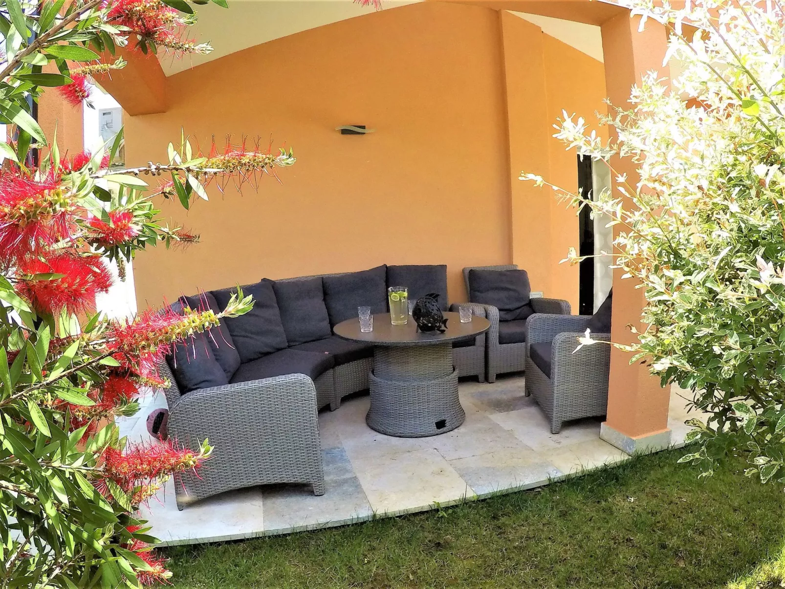 Ferienvilla mit Garten, Grill und Terrasse-Inside