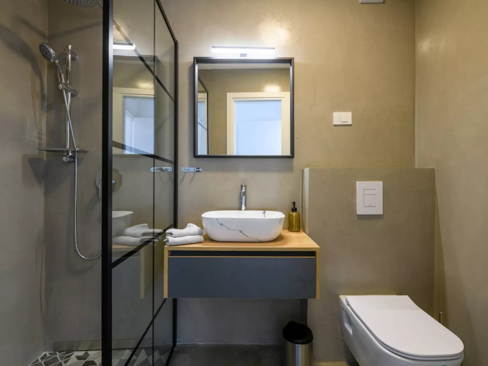 In Vintijan mit Privatem Pool-Drinnen