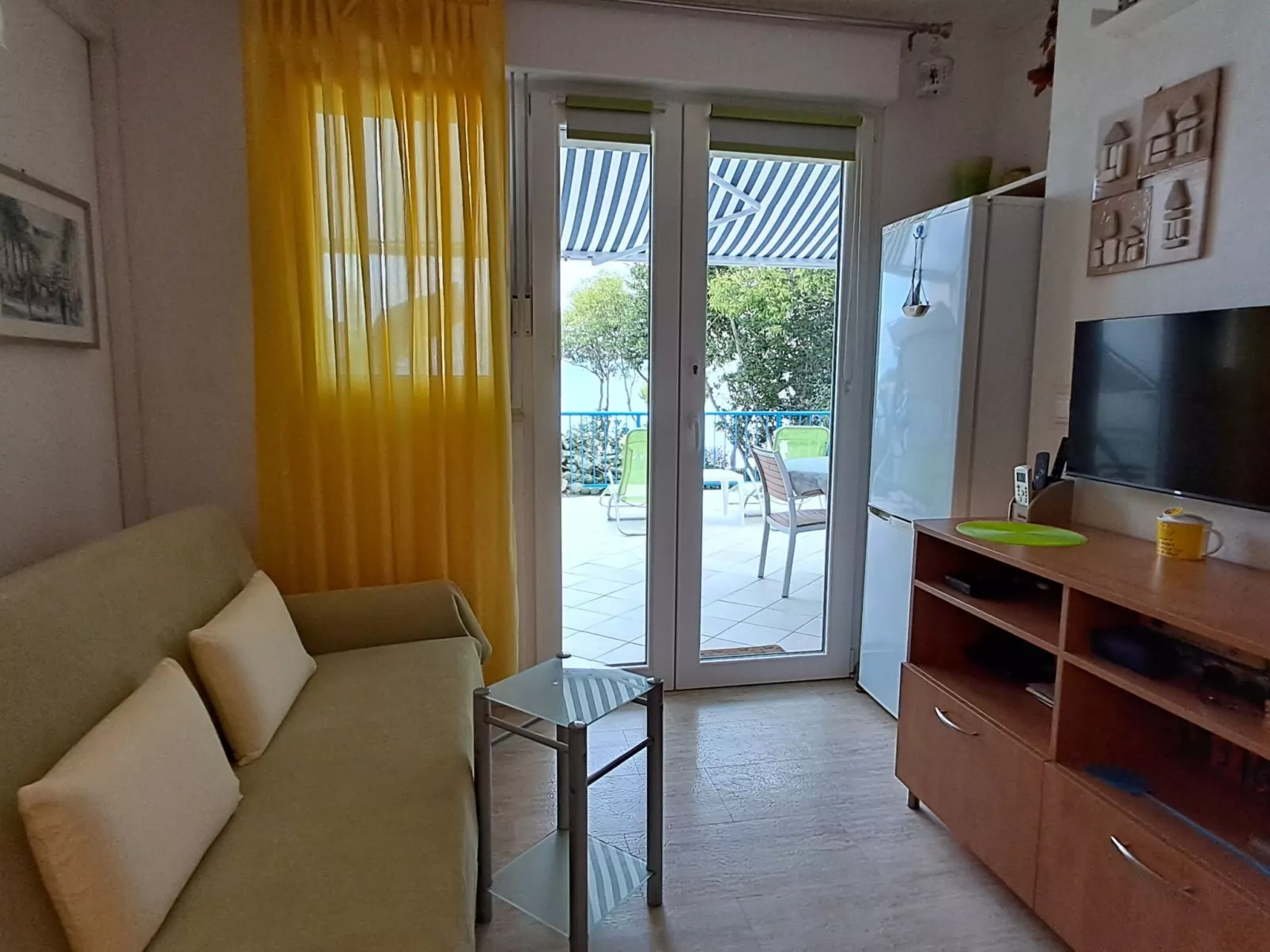 Strandnahe Ferienwohnung mit großer Terrasse-Drinnen