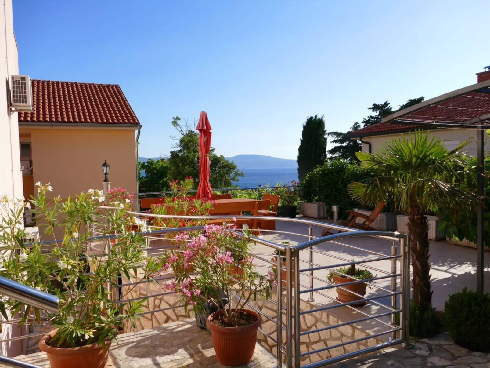 Velvet Vista 1-Outside