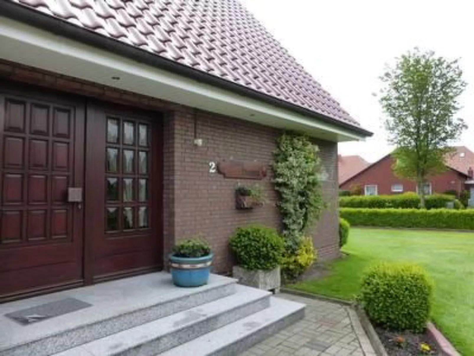 Geräumige Ferienwohnung mit Garten und Grill-Outside