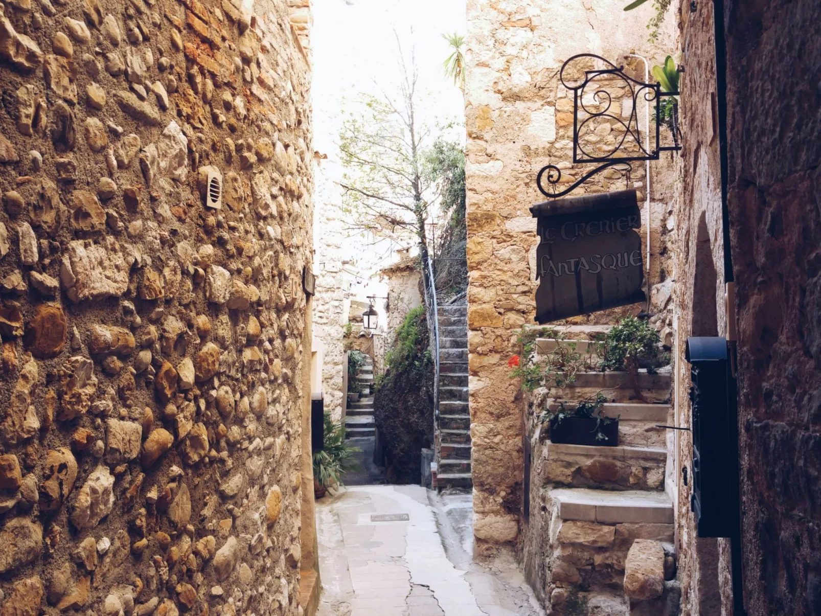 Romantique Hide Away-Dedans