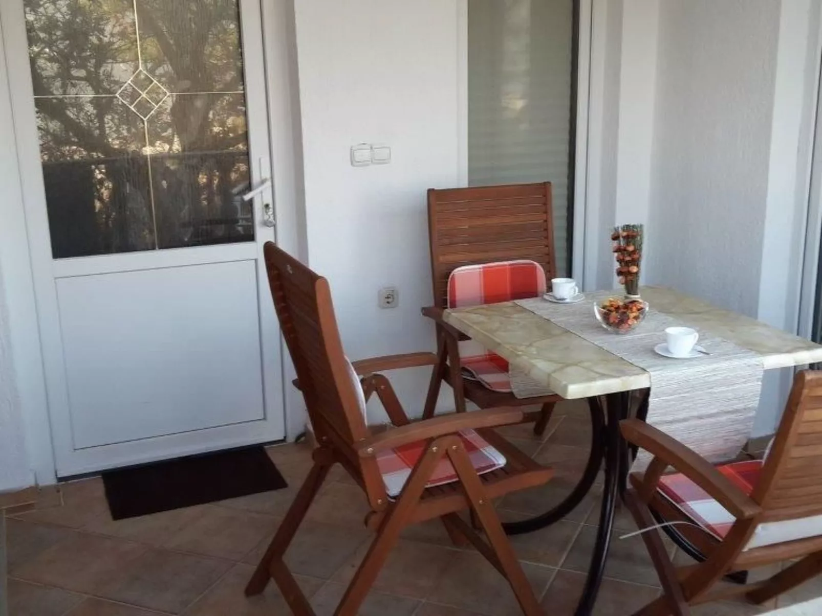 Für vier Personen mit Terrasse-Dedans