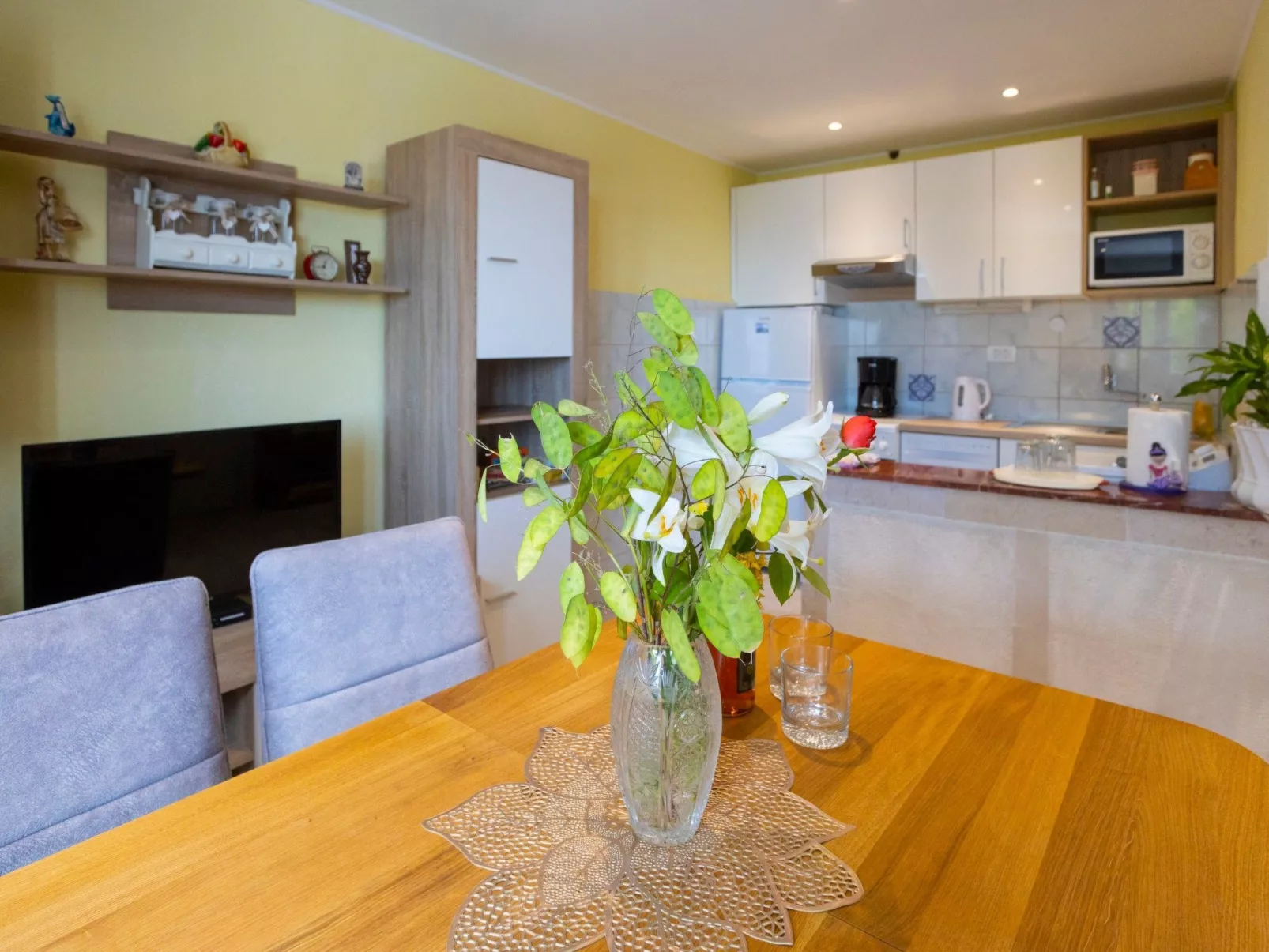 Günstiges Ferienhaus mit Pool und Meerblick-Dedans