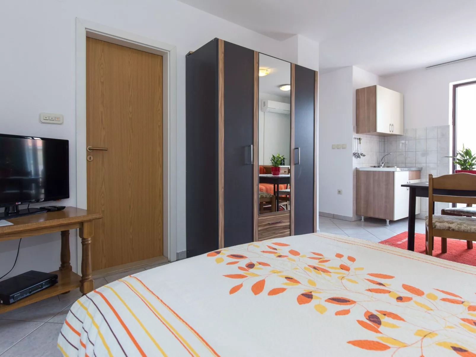 Apartmenthaus „Sean“ mit Parkplatz, Olivenhain-Dedans