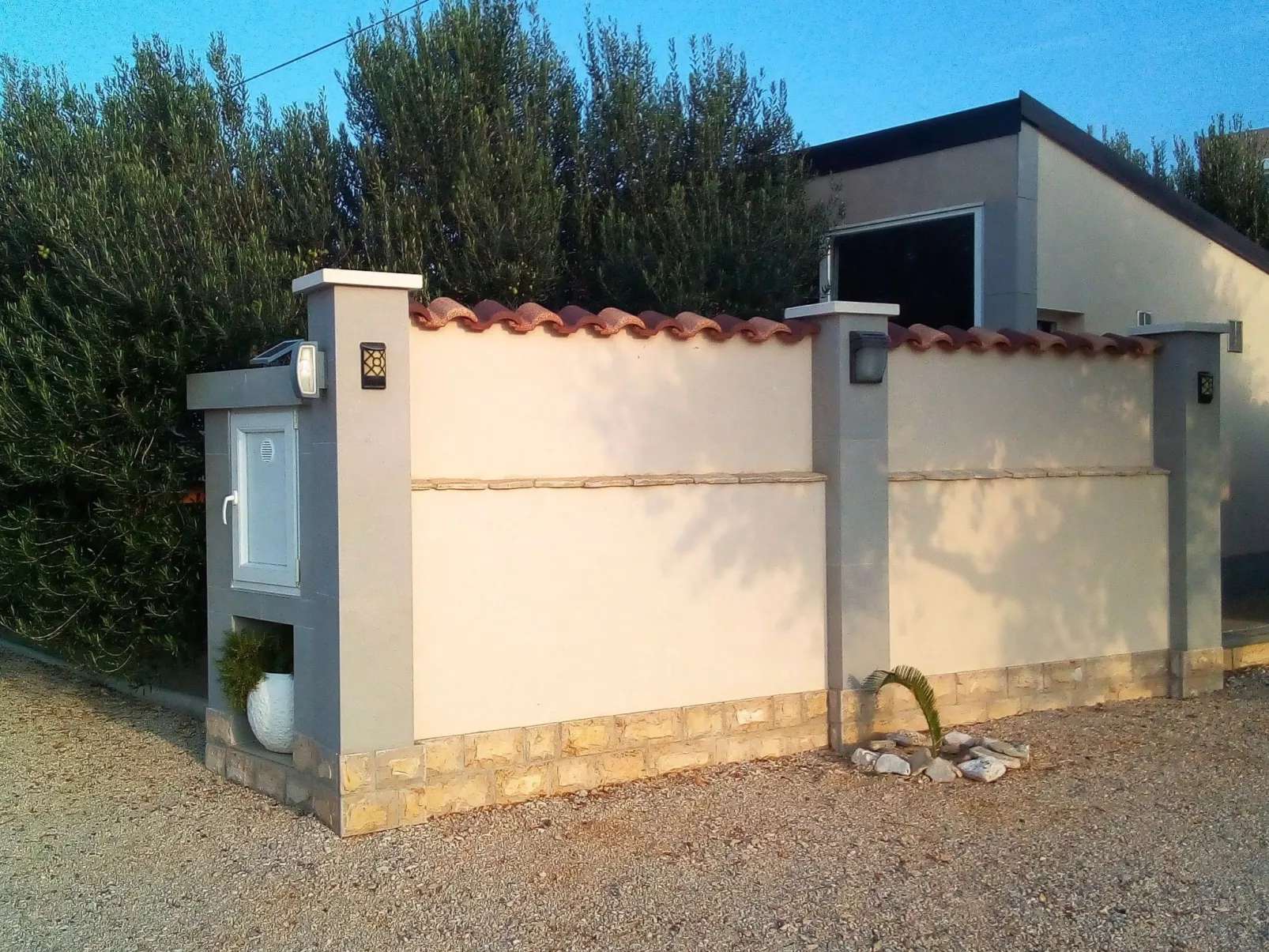 Manora Sucuraj Pool Gästehaus-Outside