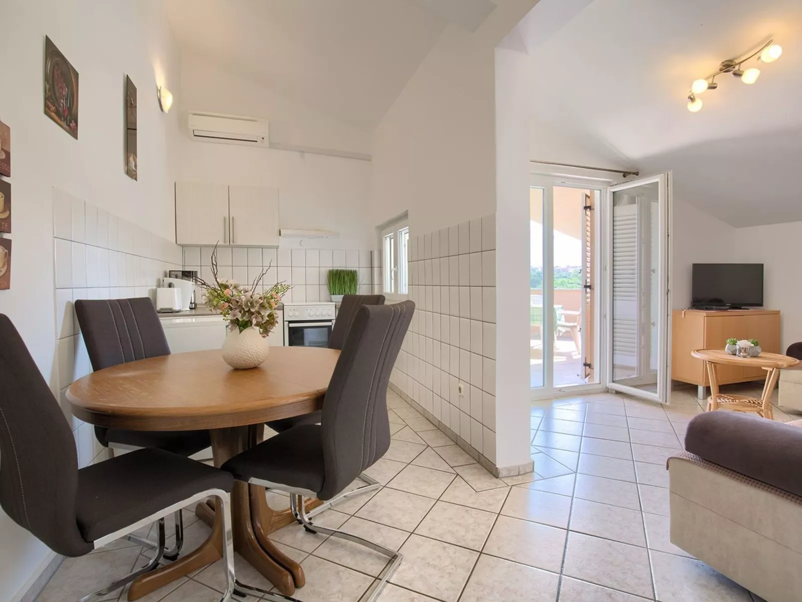 Mit Bootsanleger-Drinnen